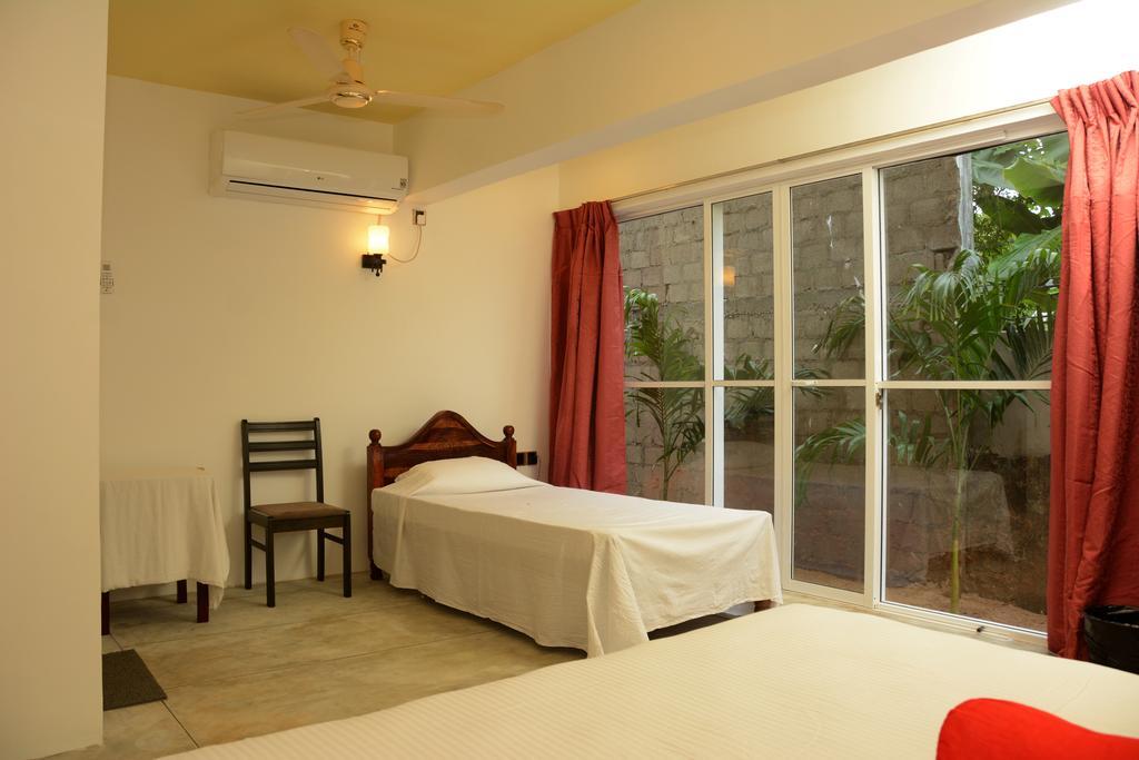 Hotel Tobiko Тринкомали Экстерьер фото